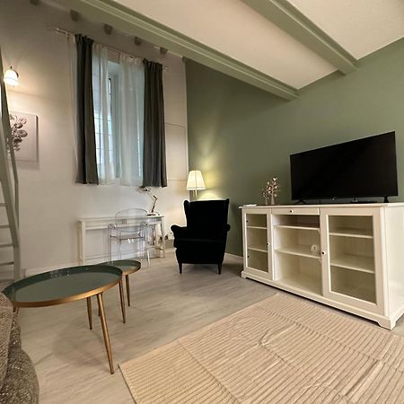 Flowers, A Cozy Suite In Milan Milão Exterior foto