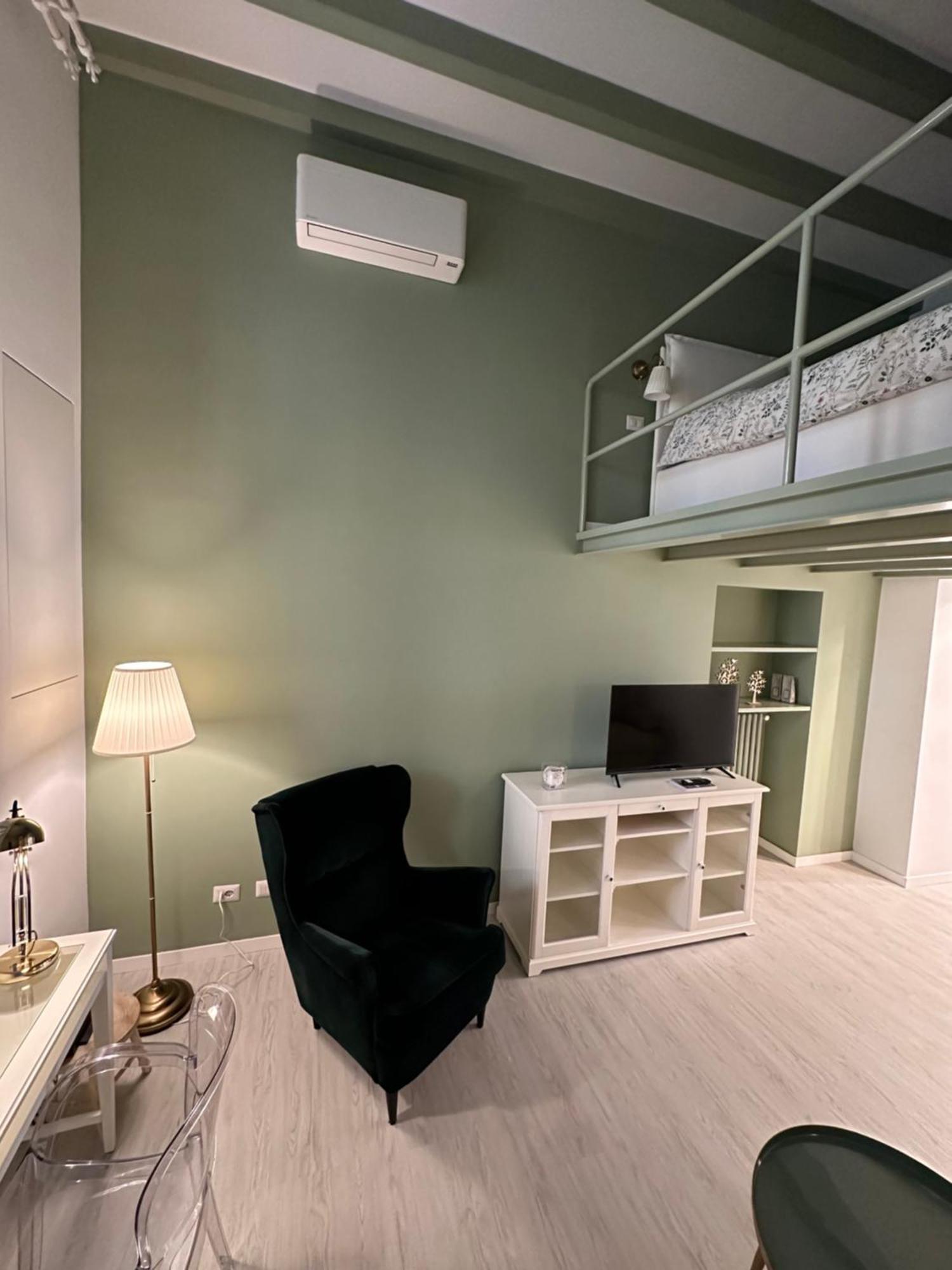 Flowers, A Cozy Suite In Milan Milão Exterior foto