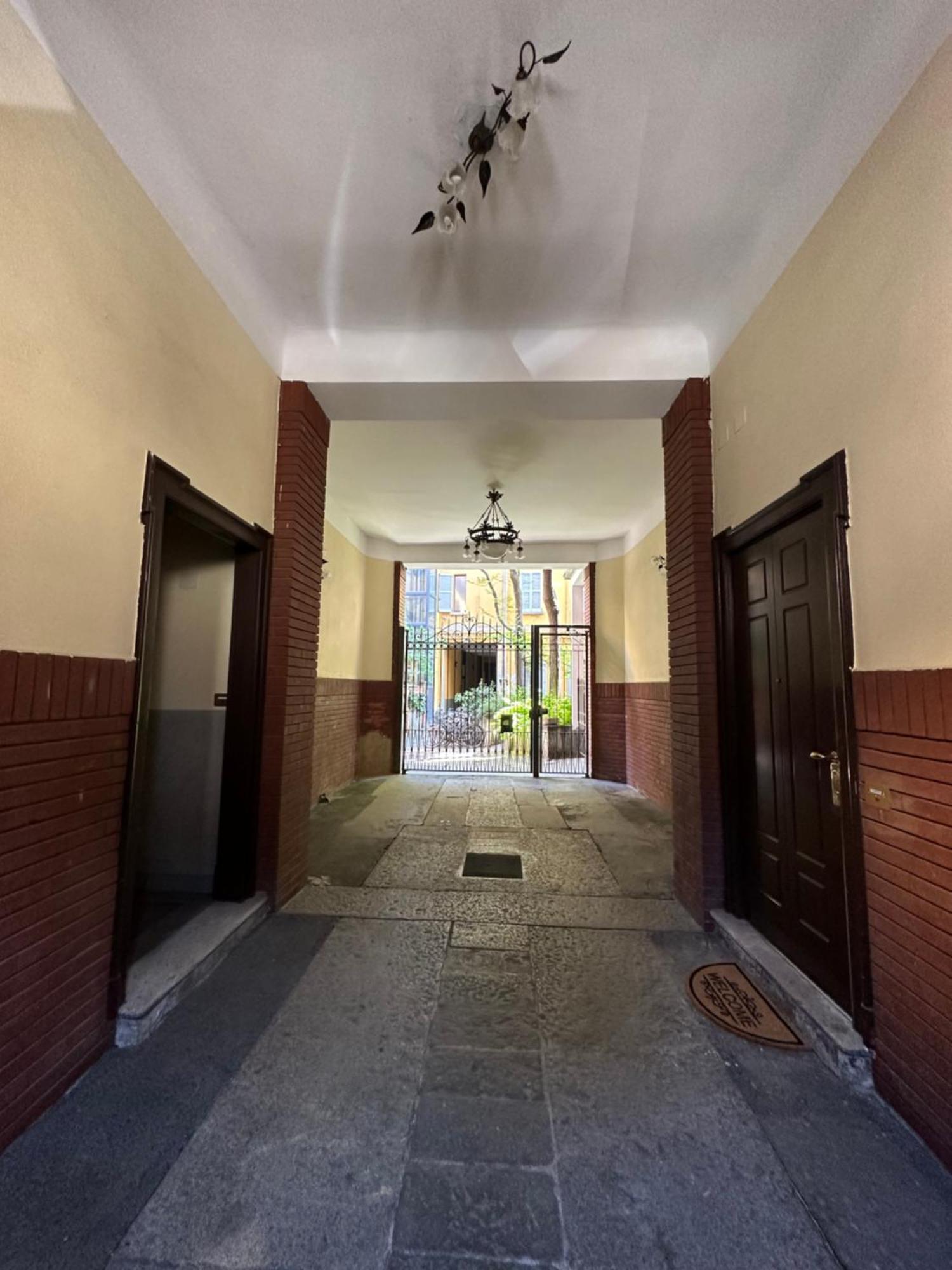 Flowers, A Cozy Suite In Milan Milão Exterior foto