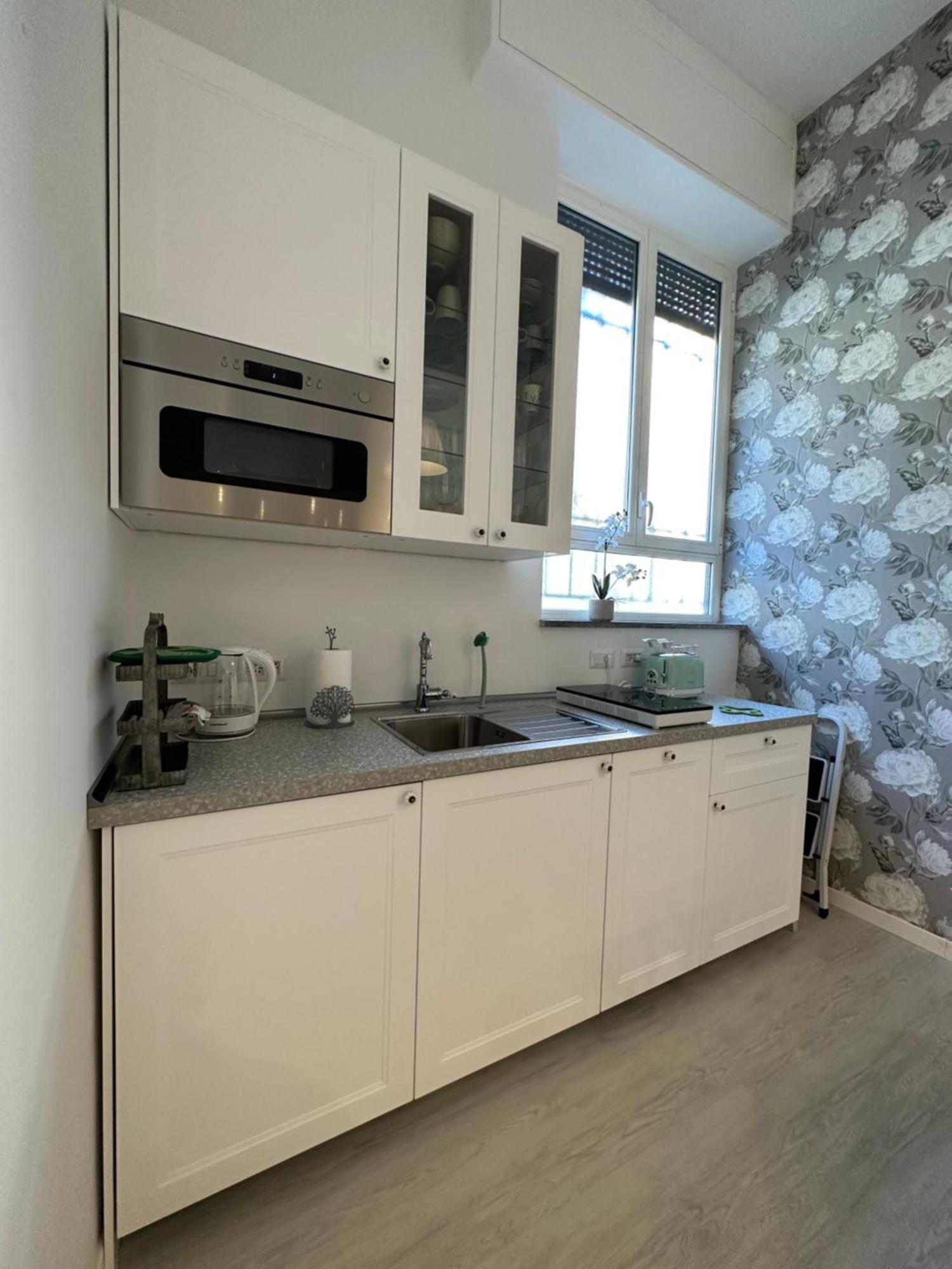 Flowers, A Cozy Suite In Milan Milão Exterior foto